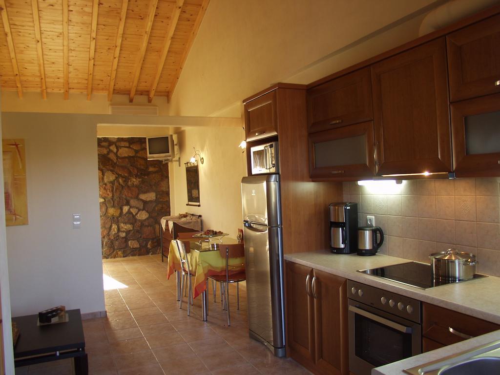 Michaela Beach Houses Mithimna Habitación foto